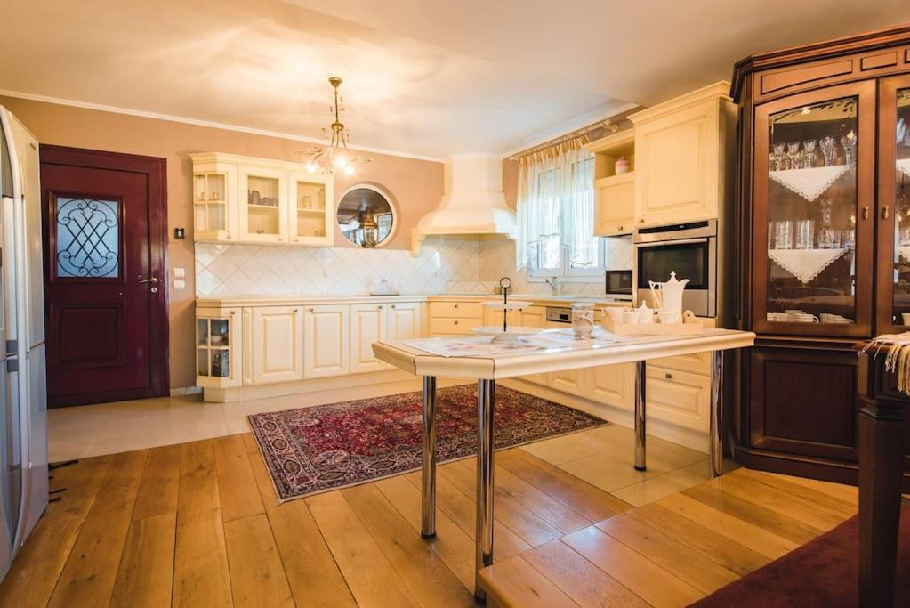 ολοκληρη βιλα Villa *