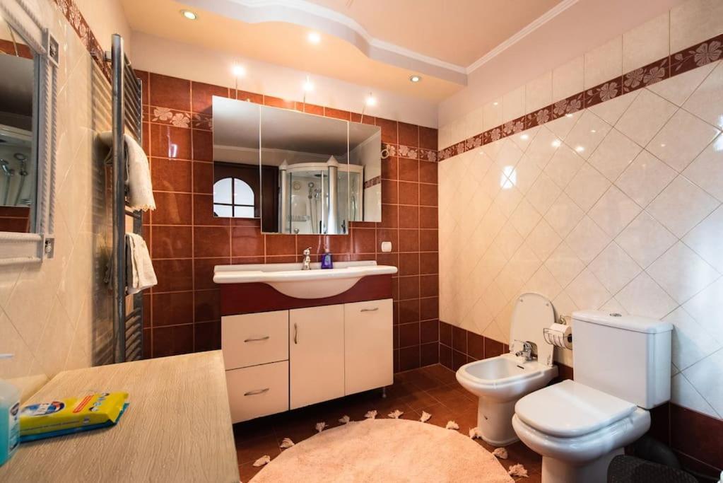ολοκληρη βιλα Villa *